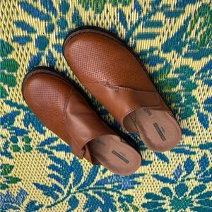 Clarks Women Sz 10 Patty Tayna Mules Dark Tan Textured Leather Soft Cushion